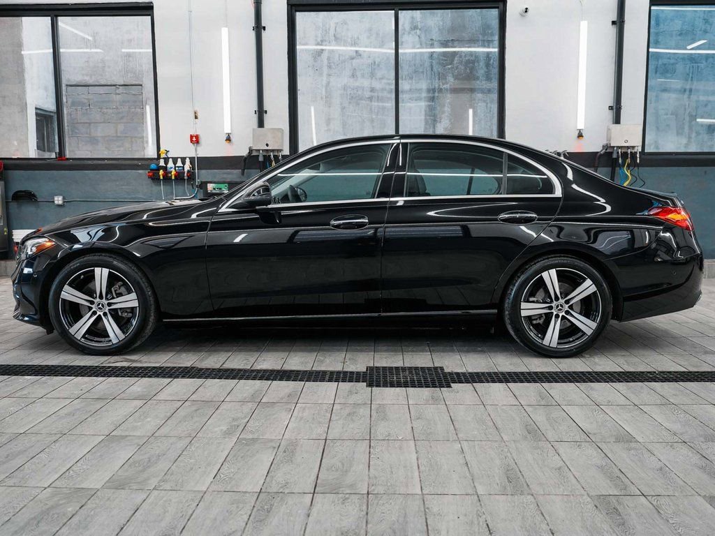 Used 2025 Mercedes-Benz C 300 4MATIC Sedan image 4