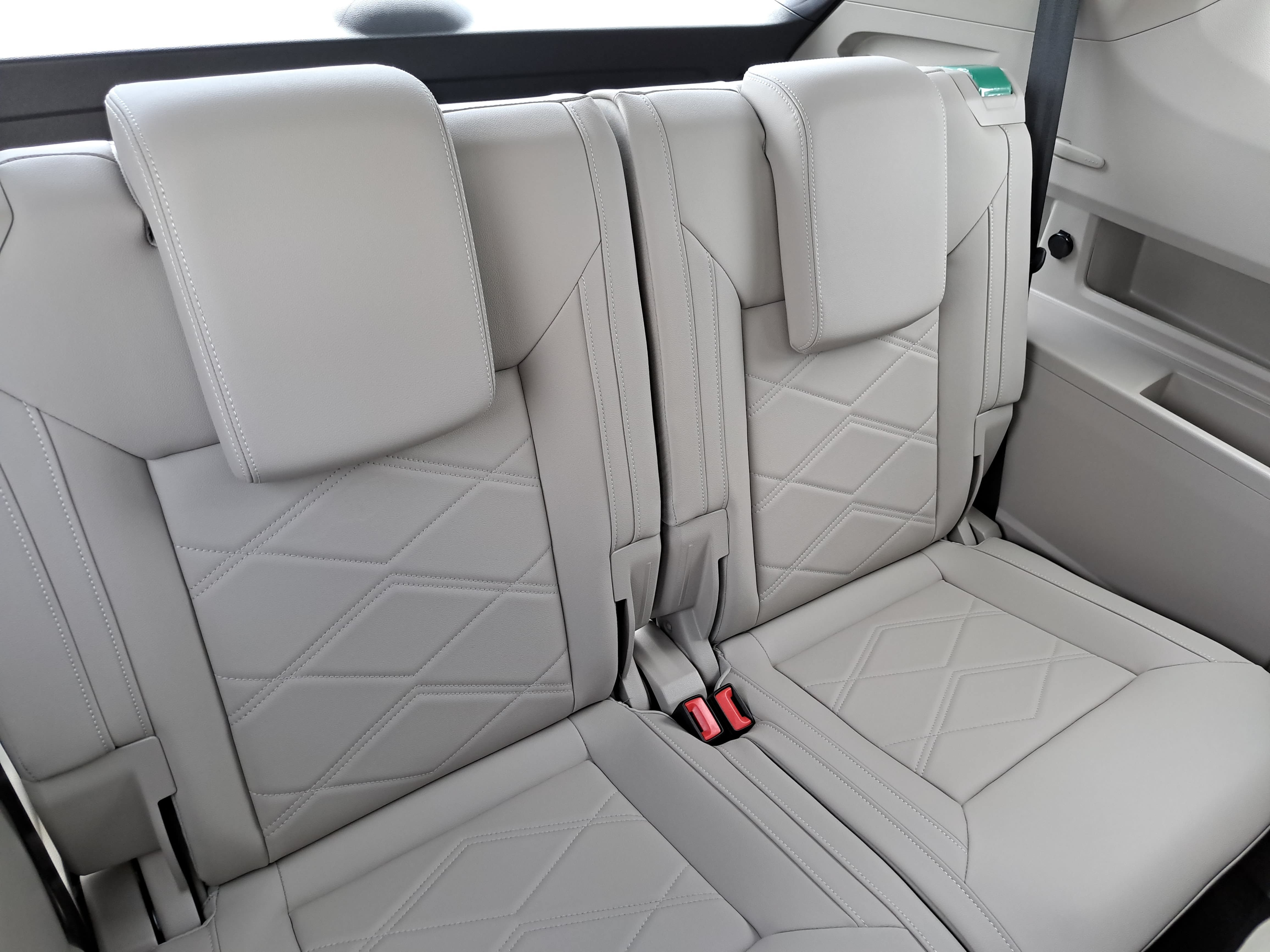 New 2026 Volkswagen Atlas SE FWD image 12