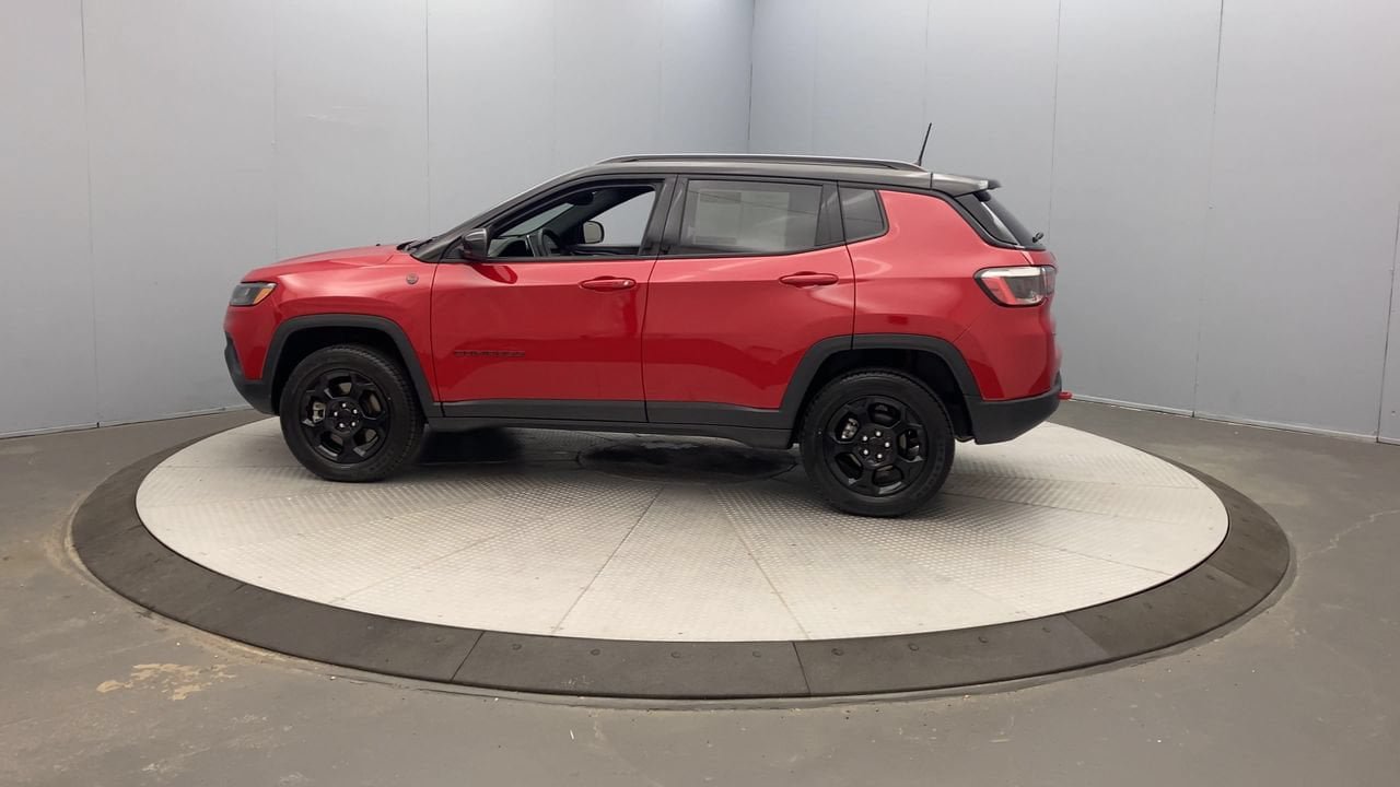 Used 2023 Jeep Compass Trailhawk w/ Trailhawk Convenience Group AWD/4WD image 2
