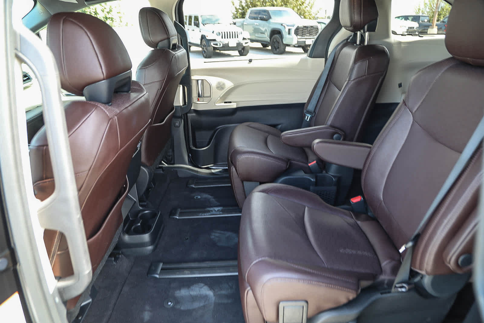 Used 2024 Toyota Sienna Platinum AWD/4WD image 18