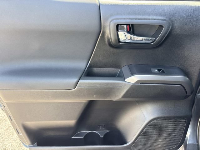 Used 2020 Toyota Tacoma TRD Off-Road w/ Technology Package AWD/4WD image 18