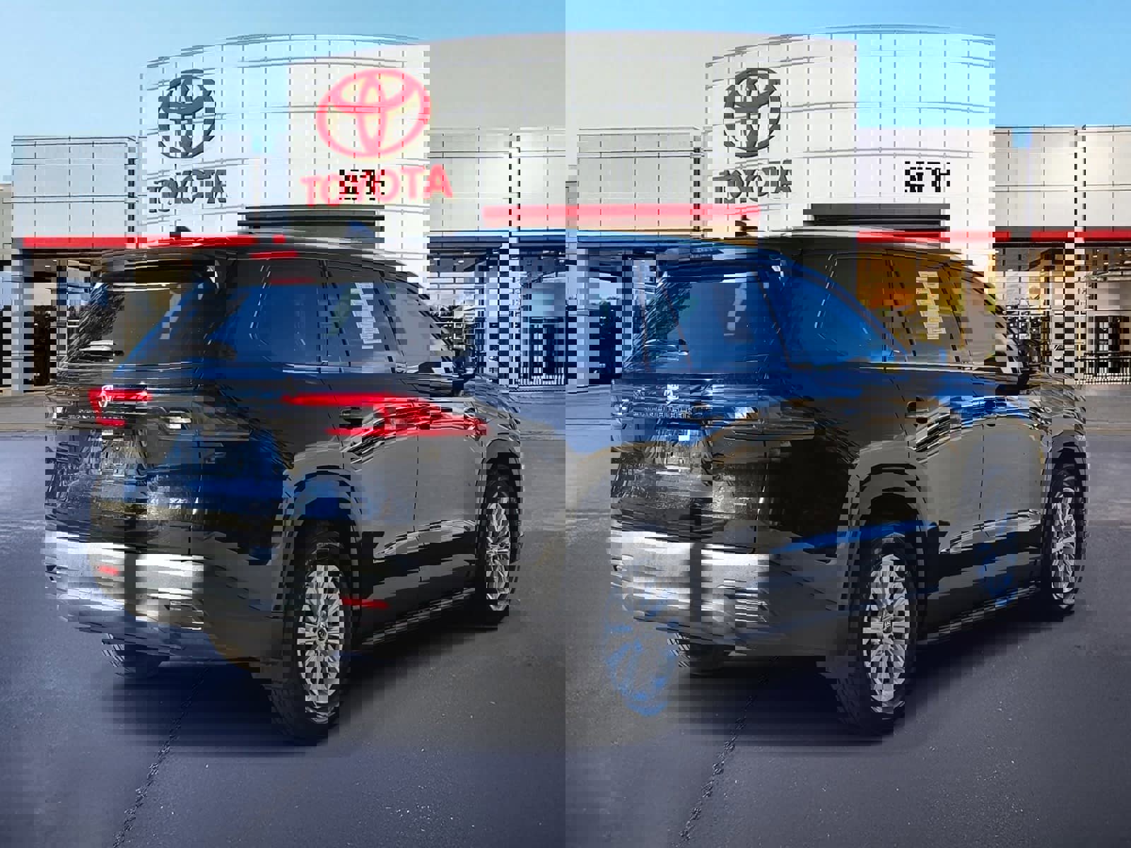 Used 2024 Toyota Grand Highlander XLE image 5