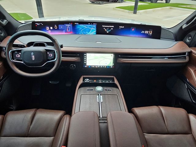 Used 2025 Lincoln Navigator L Reserve image 11