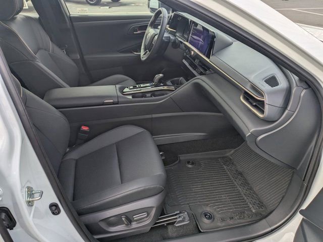 Used 2026 Toyota Crown XLE image 5