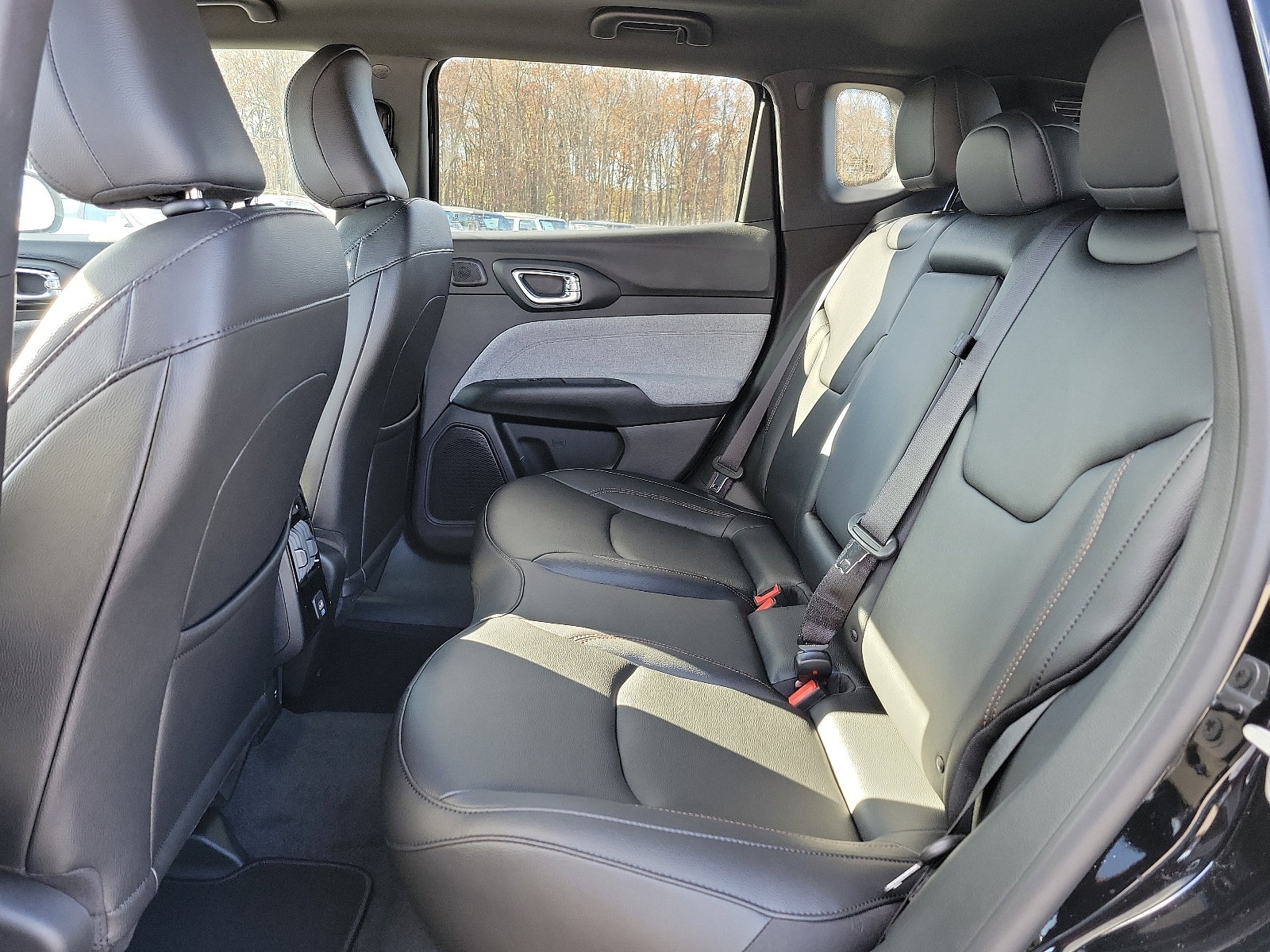 Used 2024 Jeep Compass Latitude w/ Sun and Sound Group image 6