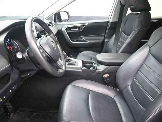 Used 2020 Toyota RAV4 XLE Premium image 16