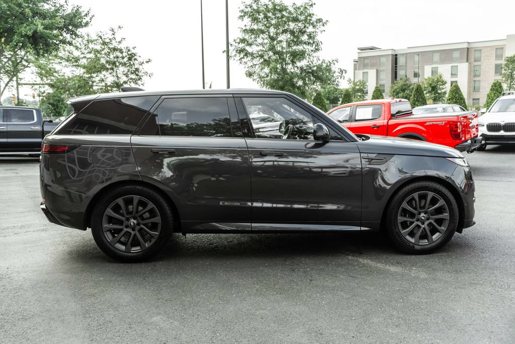 Used 2023 Land Rover Range Rover Sport SE Dynamic AWD/4WD image 3