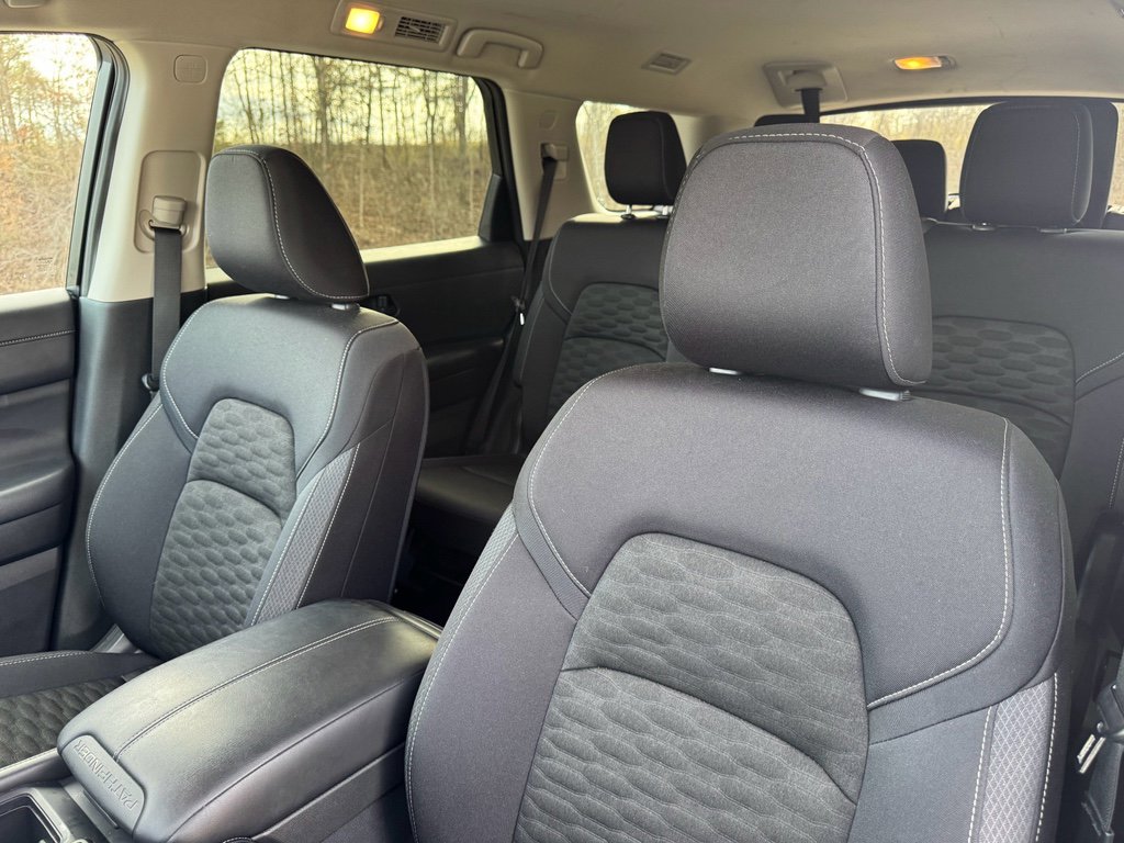 Used 2024 Nissan Pathfinder S image 21