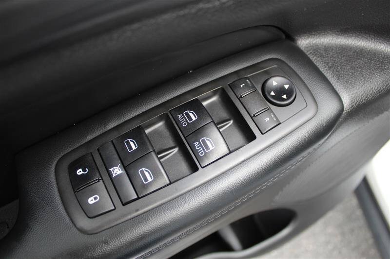 Used 2021 Jeep Grand Cherokee Laredo AWD/4WD image 12