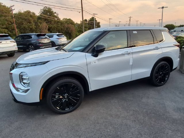 New 2026 Mitsubishi Outlander LE FWD image 7