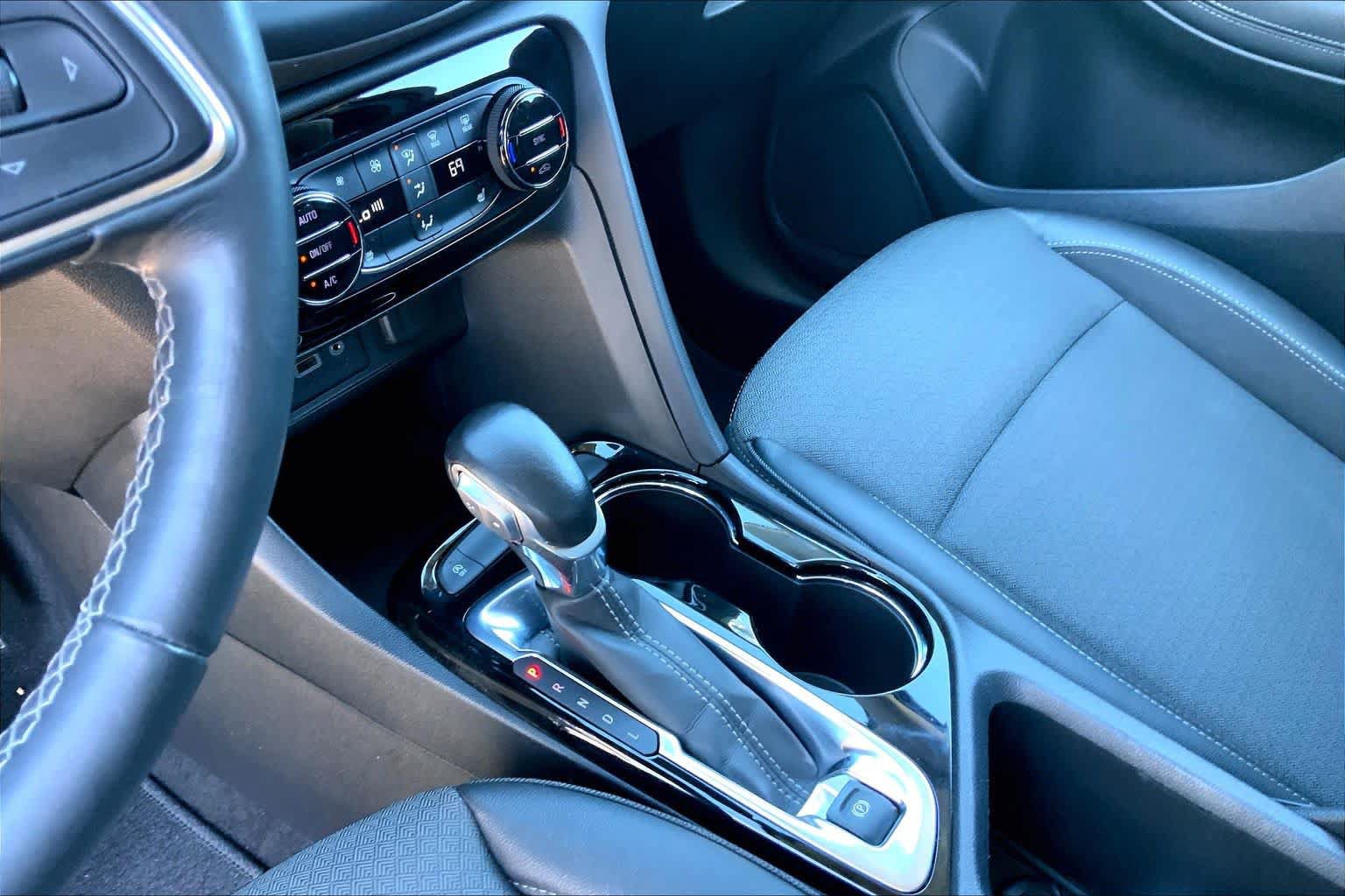 Used 2022 Buick Encore GX Select w/ Sport Touring Package FWD image 16