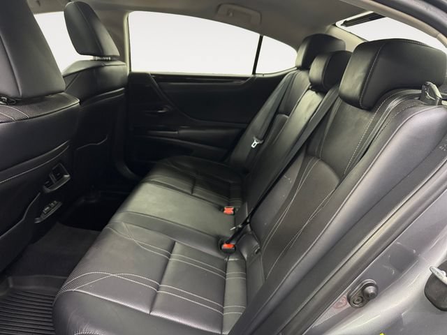 Used 2019 Lexus ES 300h w/ Accessory Package FWD image 21