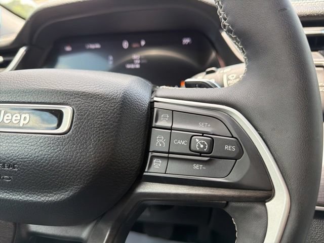 Used 2023 Jeep Grand Cherokee Limited AWD/4WD image 29