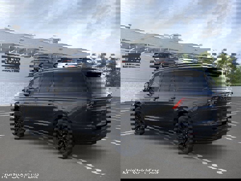 New 2026 Lincoln Navigator L Reserve w/ Jet Appearance Package image 4