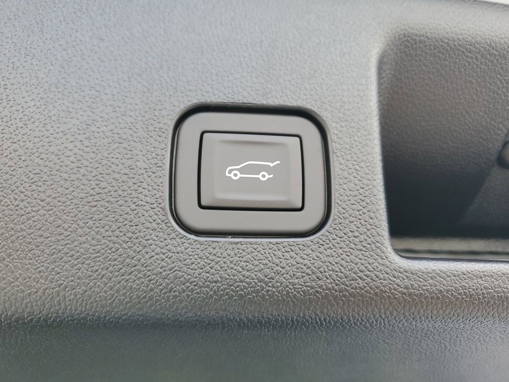 New 2026 Chevrolet Equinox EV LT image 9