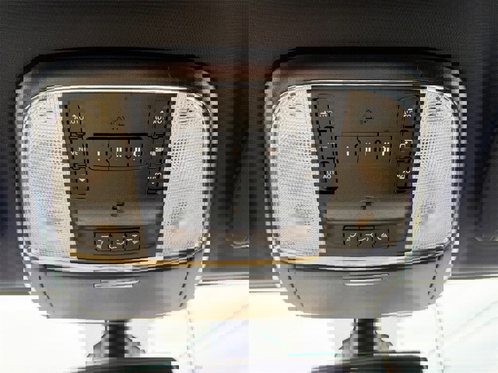 Used 2020 Jeep Grand Cherokee Limited w/ Luxury Group II image 28