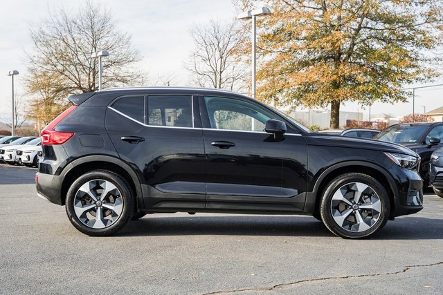 Used 2023 Volvo XC40 B5 Plus w/ Climate Package image 3