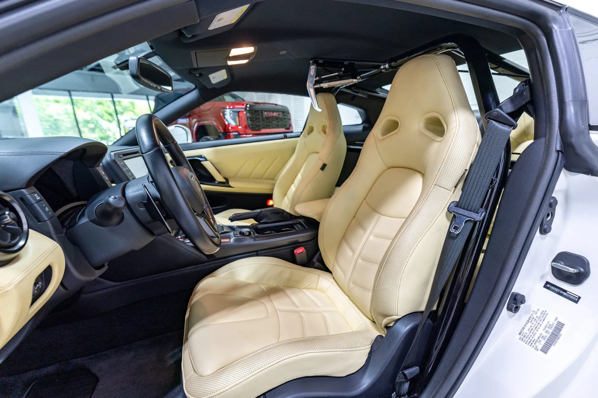 Used 2017 Nissan GT-R Premium w/ Premium Interior Package AWD/4WD image 45