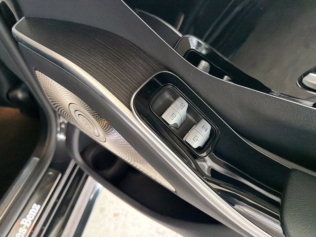 Used 2023 Mercedes-Benz S 500 4MATIC w/ AMG Line image 35