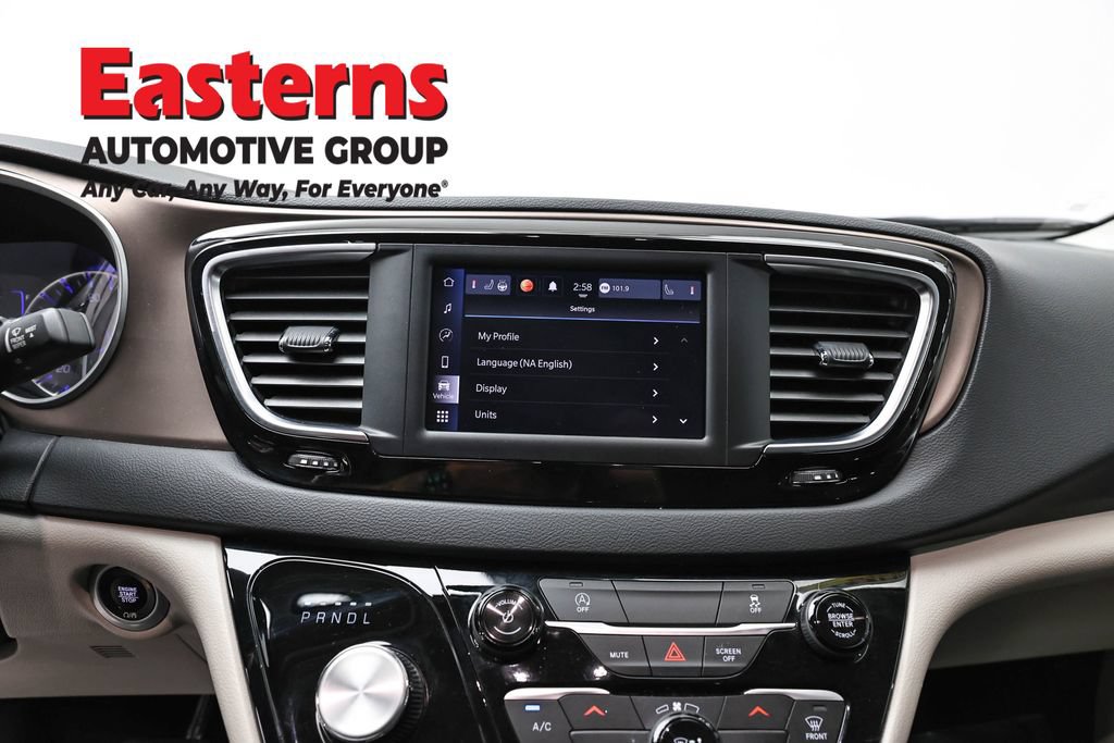Used 2023 Chrysler Voyager LX FWD image 12