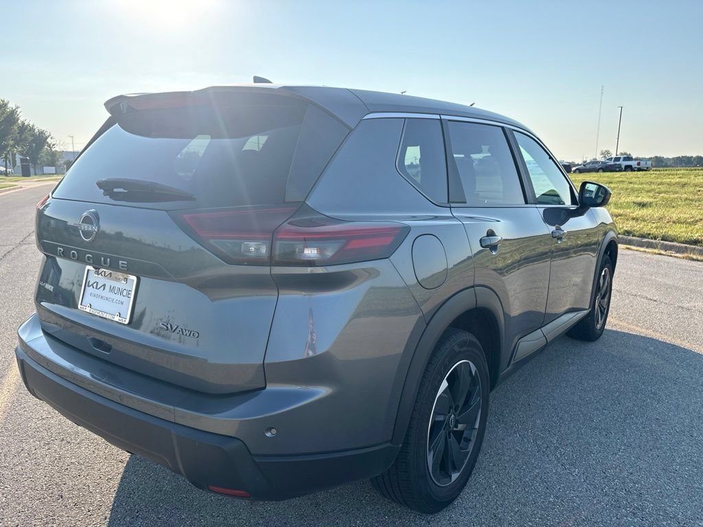 Used 2024 Nissan Rogue SV AWD/4WD image 14