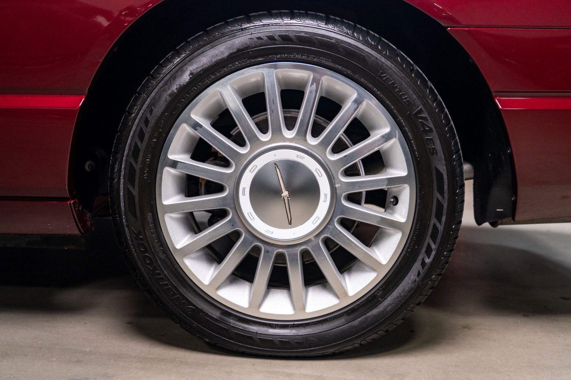 Used 2004 Ford Thunderbird Deluxe image 26