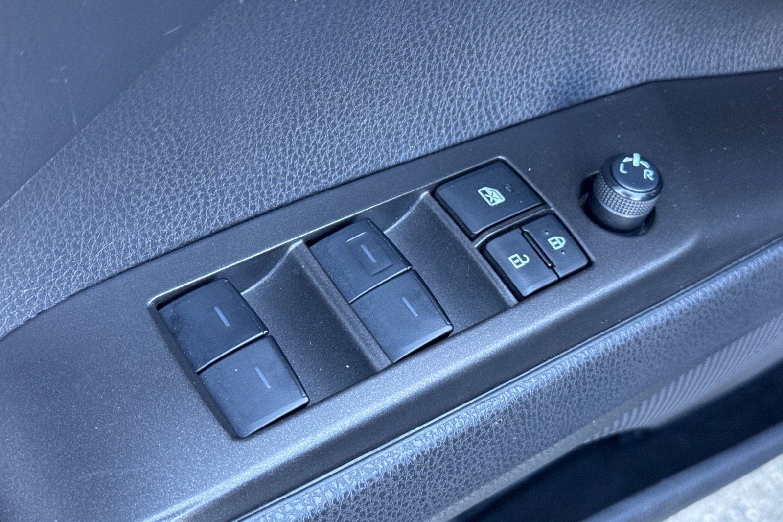 Used 2024 Toyota Camry SE w/ Convenience Package FWD image 14