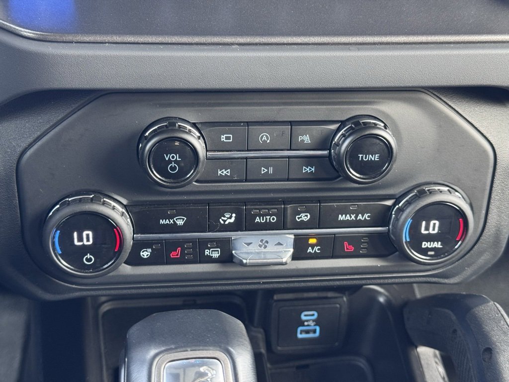 Used 2025 Ford Bronco Badlands image 13