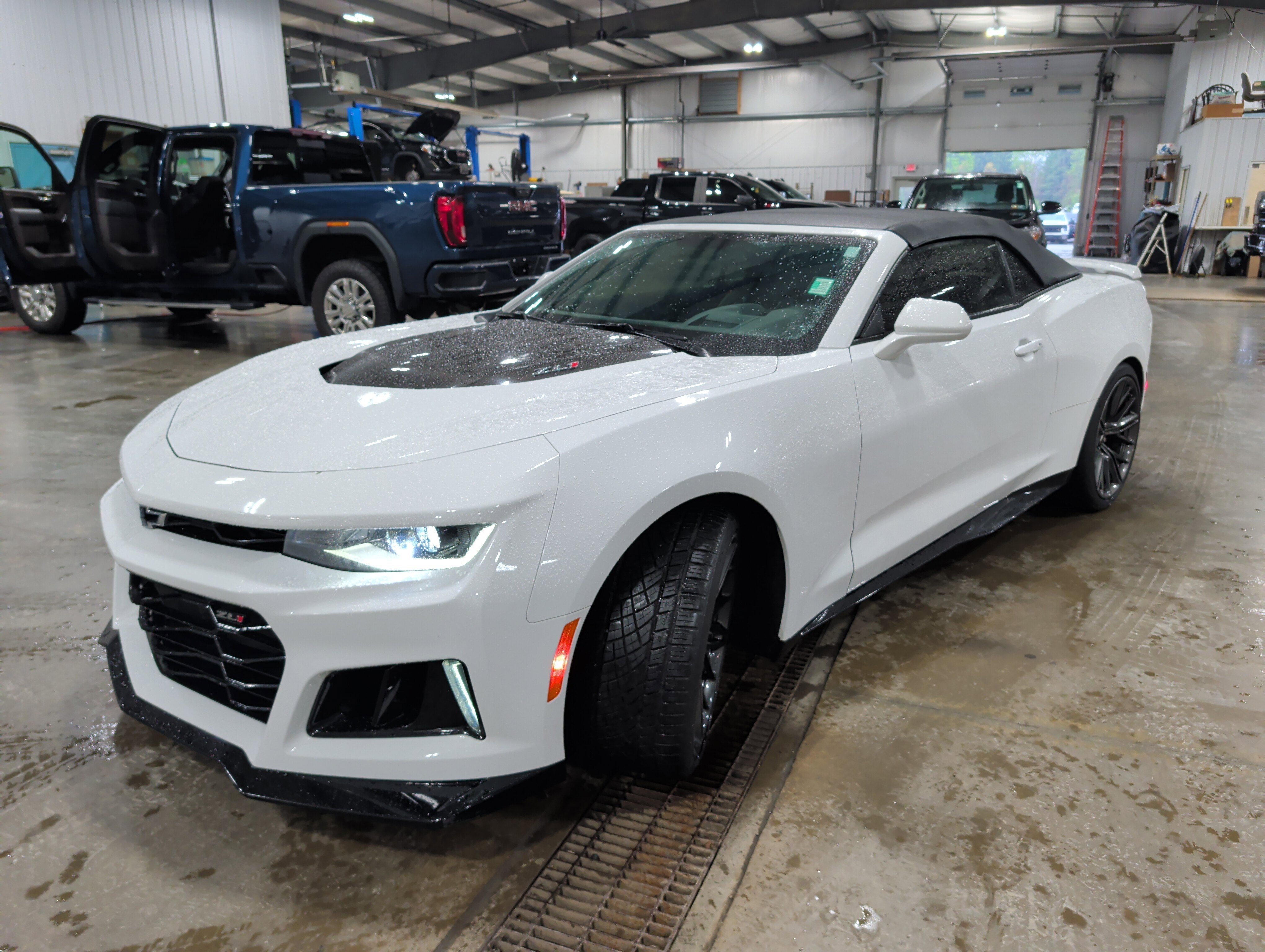 Used 2018 Chevrolet Camaro ZL1 RWD image 6