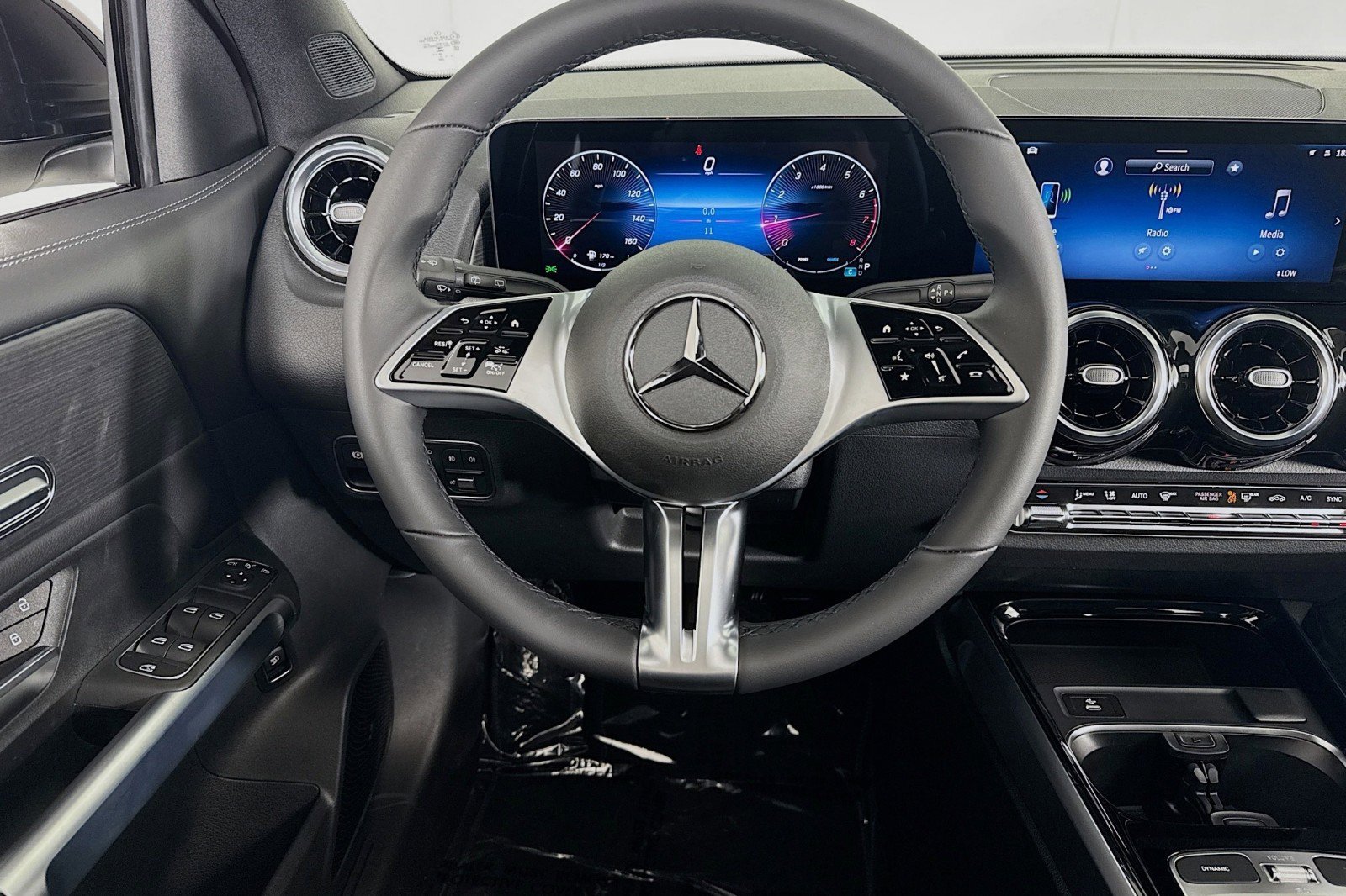 New 2026 Mercedes-Benz GLB 250 image 4