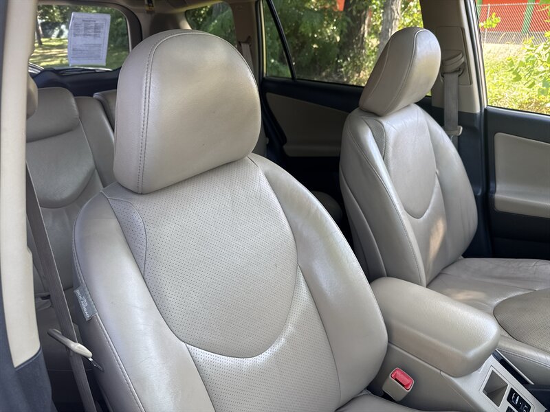 Used 2010 Toyota RAV4 Limited AWD/4WD image 28