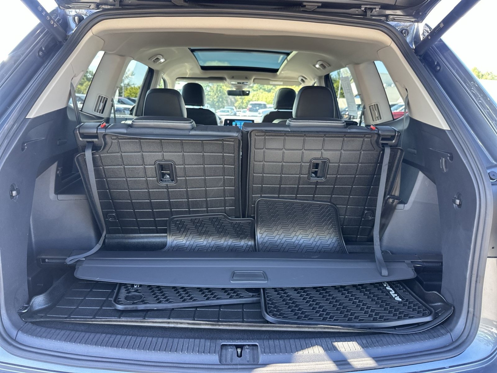 Used 2024 Volkswagen Atlas SE AWD/4WD image 28