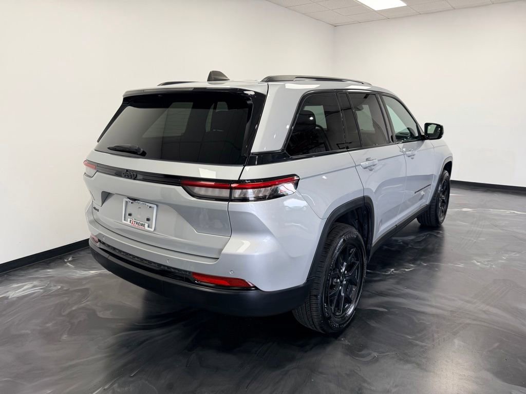 Used 2024 Jeep Grand Cherokee Altitude AWD/4WD image 21
