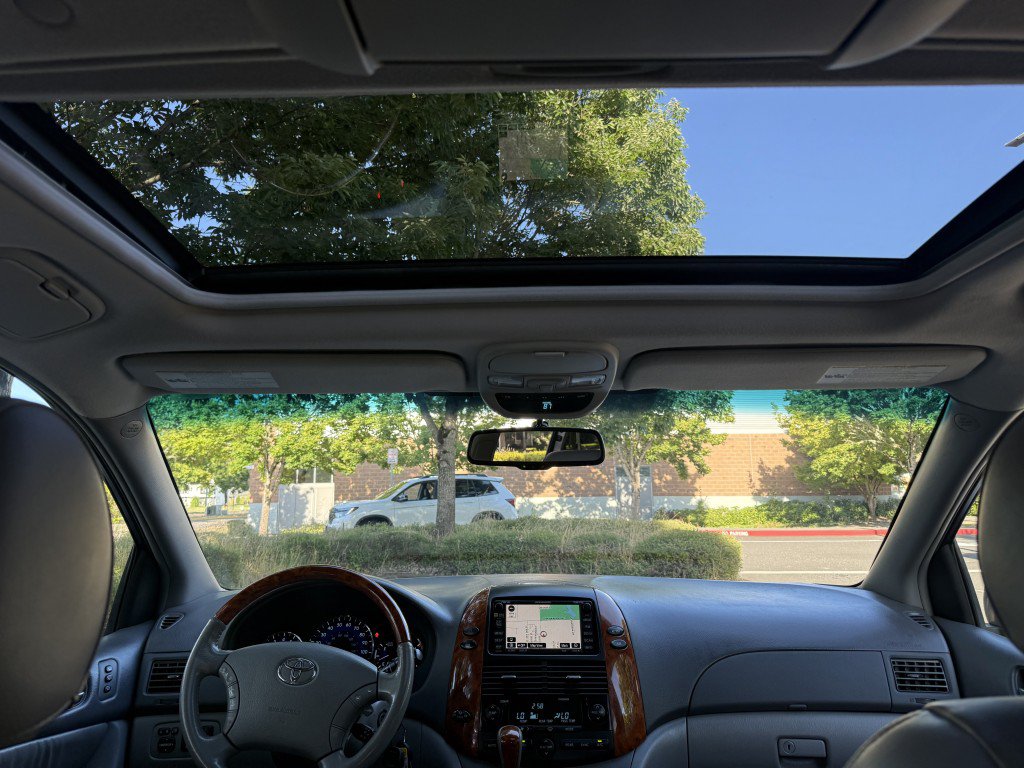 Used 2008 Toyota Sienna XLE AWD/4WD image 25
