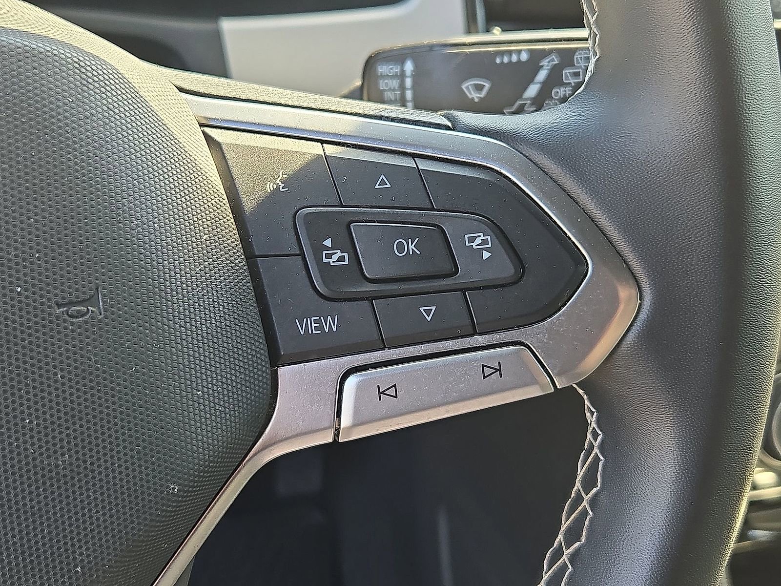 Used 2022 Volkswagen Atlas Cross Sport SE image 24