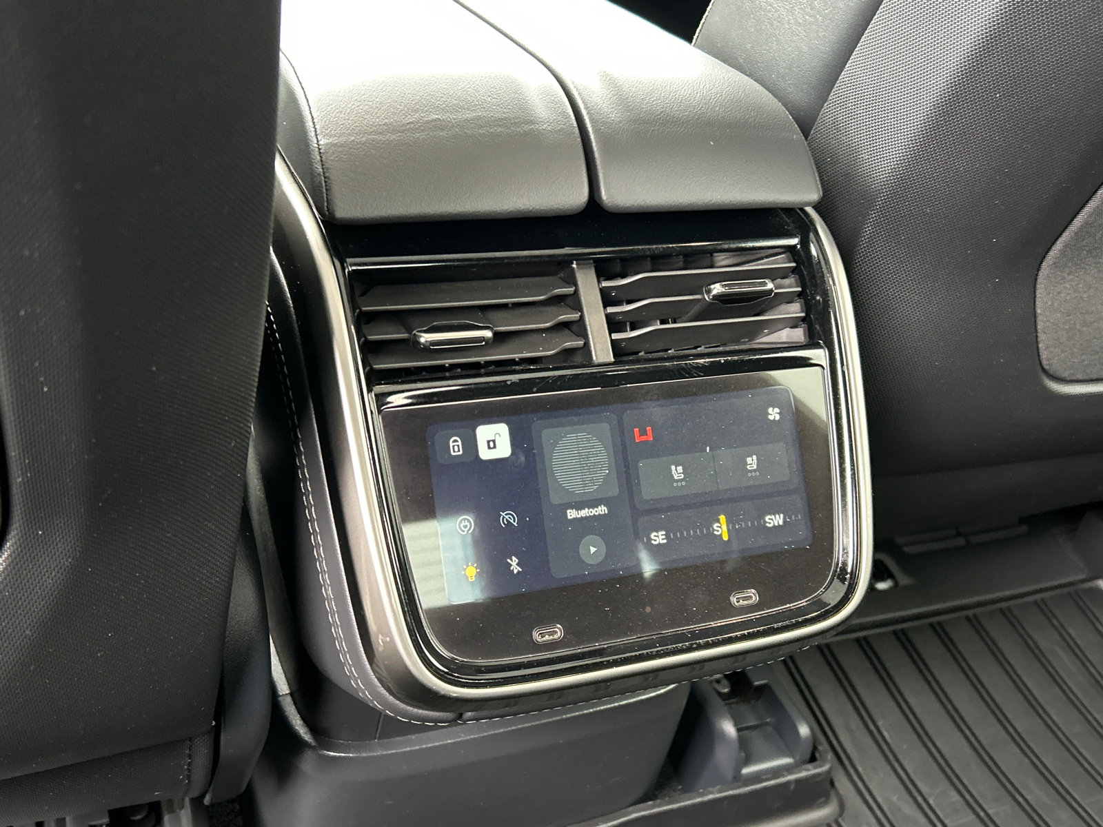 Used 2022 Rivian R1T Adventure AWD/4WD image 24