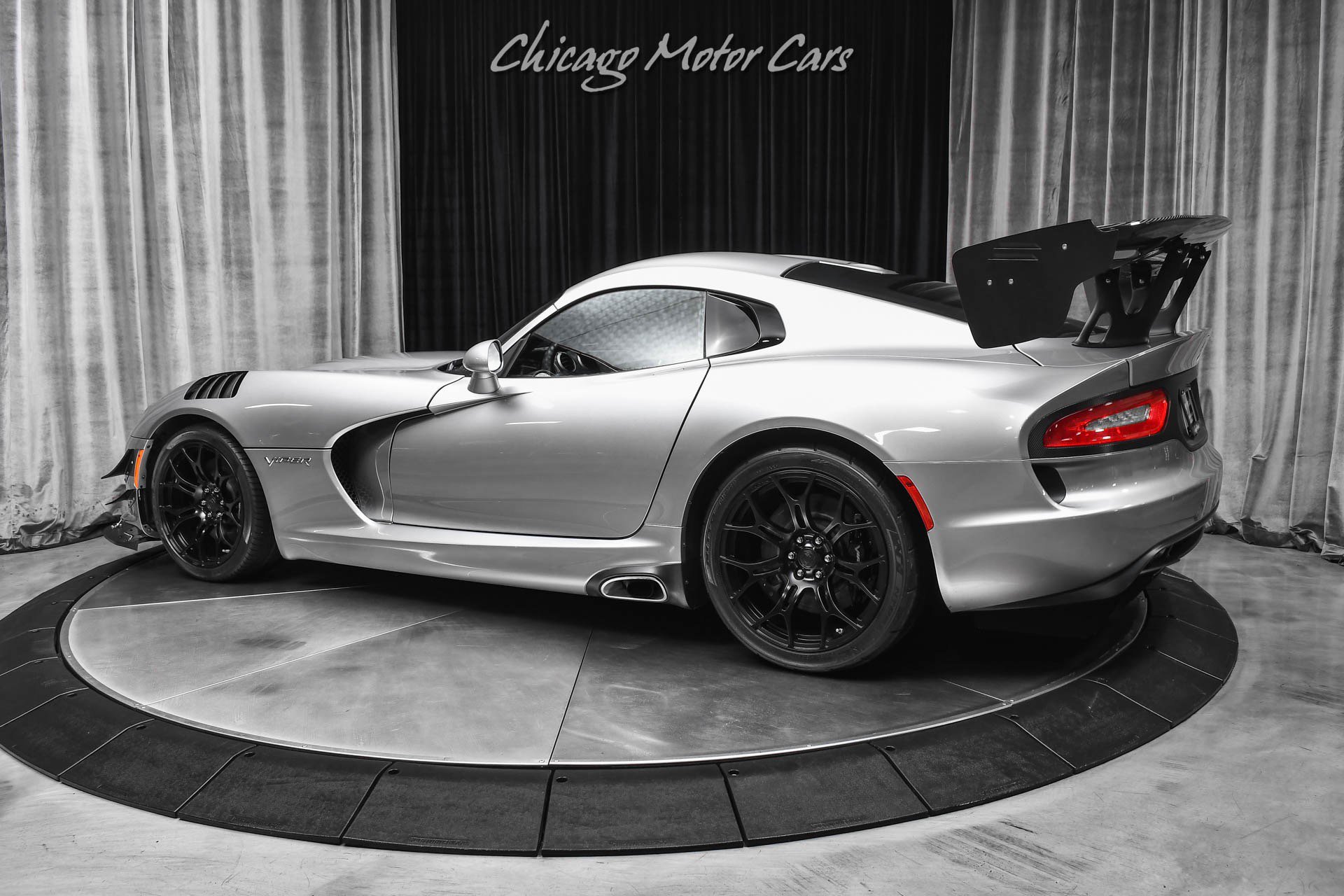 Used 2015 Dodge Viper SRT-10 RWD image 3