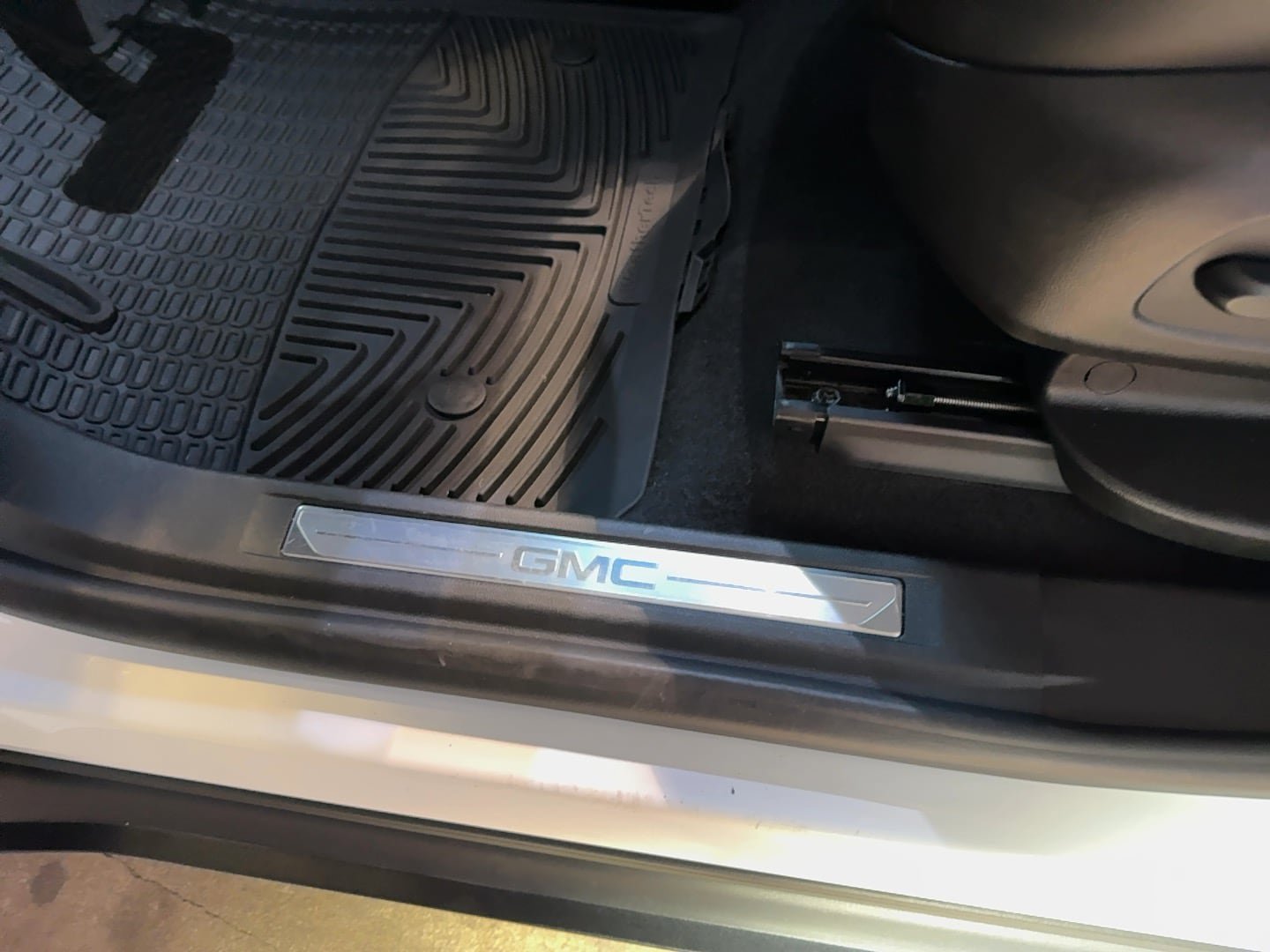 Used 2019 GMC Acadia SLT w/ LPO, Black Accent Package AWD/4WD image 50