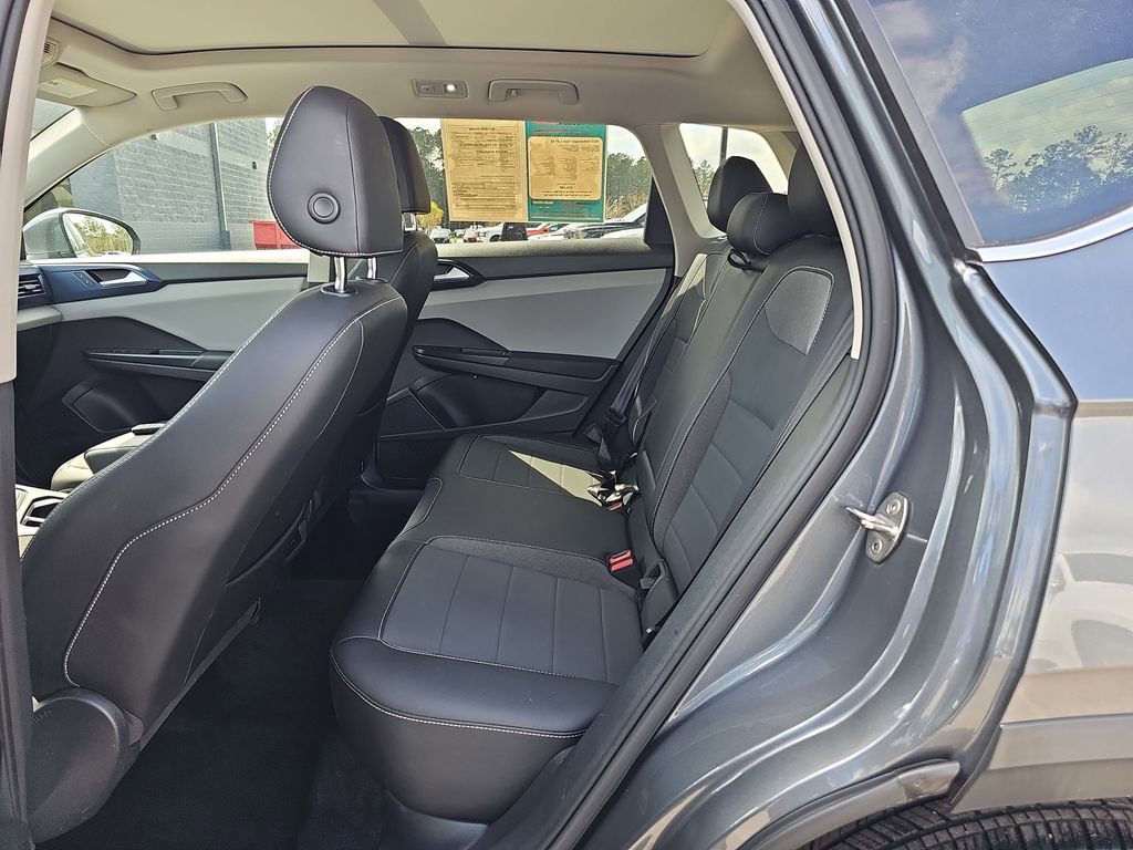 Used 2022 Volkswagen Taos SE w/ Panoramic Sunroof Package image 17