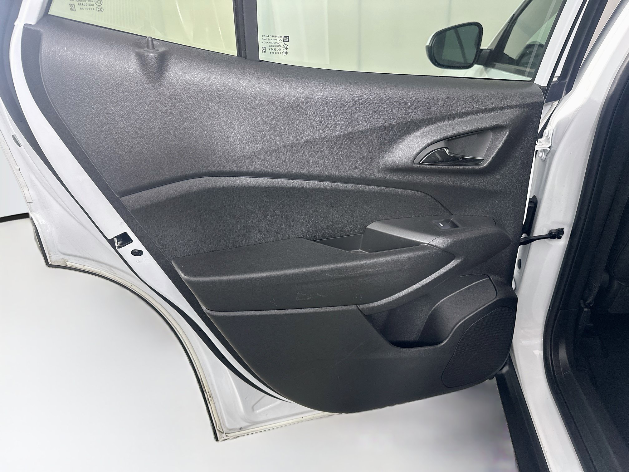 Used 2025 Chevrolet Trax LT FWD image 24