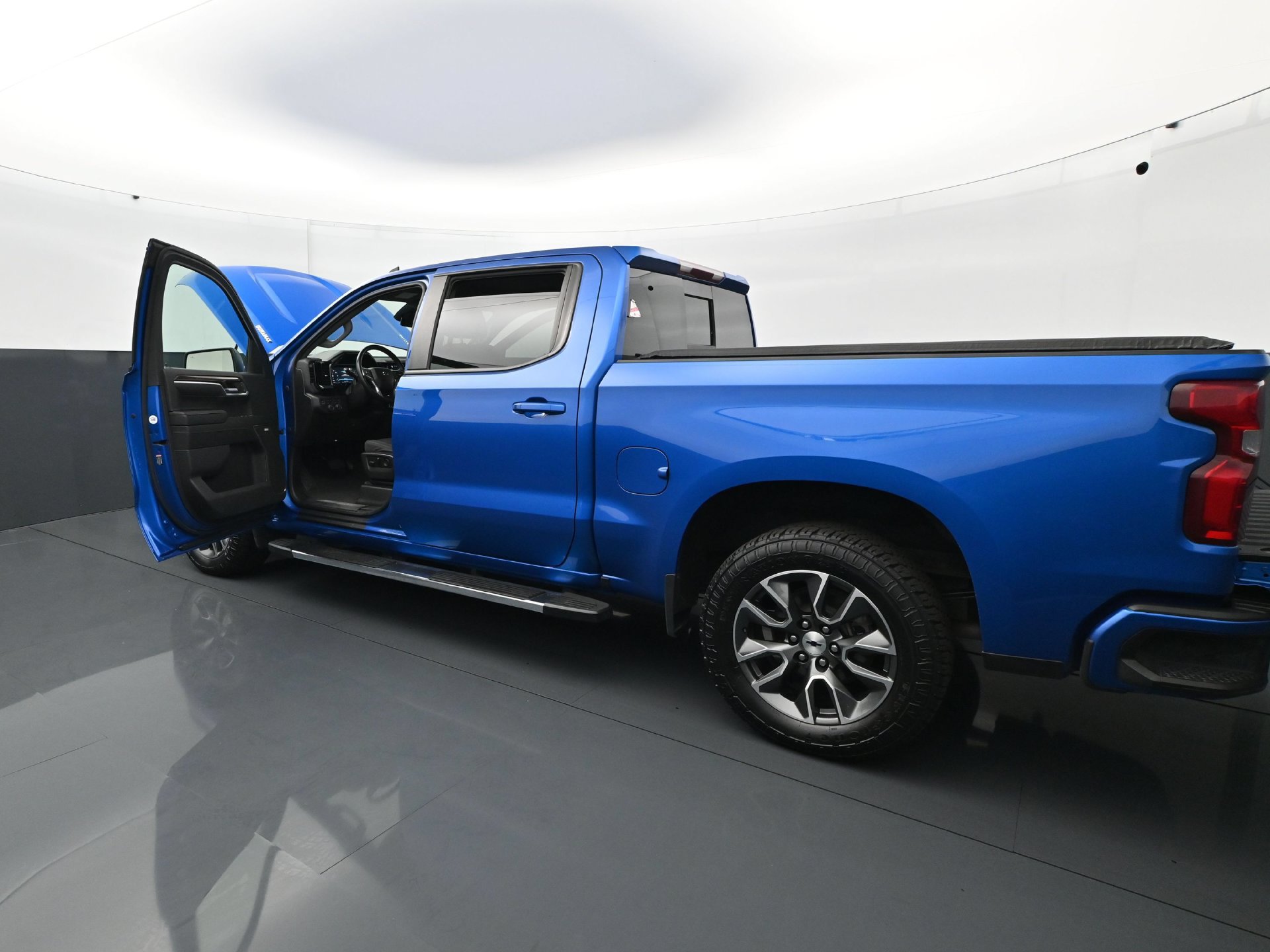 Used 2023 Chevrolet Silverado 1500 RST AWD/4WD image 32