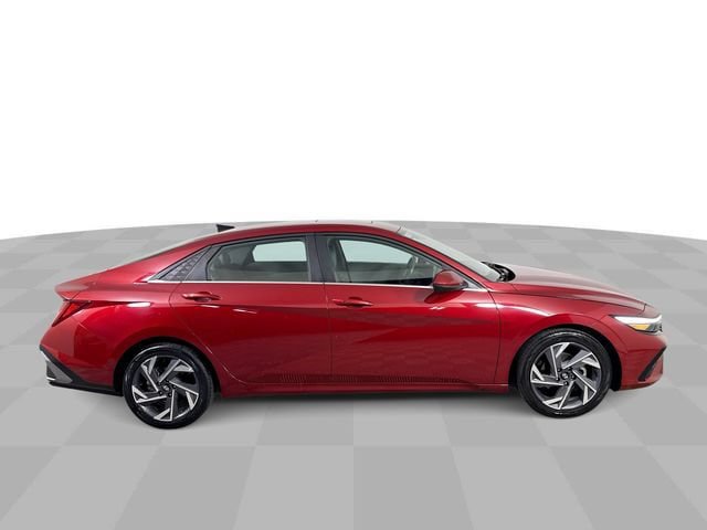 Used 2025 Hyundai Elantra SEL FWD image 9