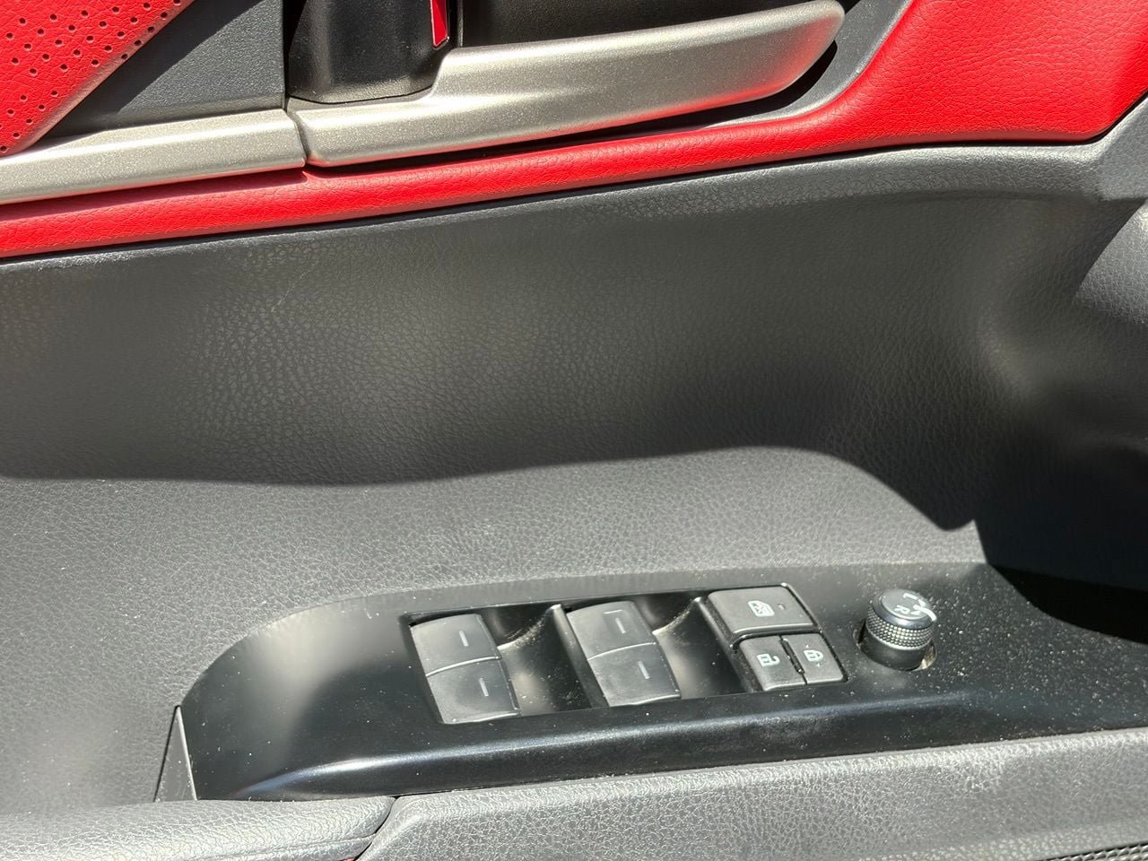 Used 2025 Toyota Camry XSE FWD image 7