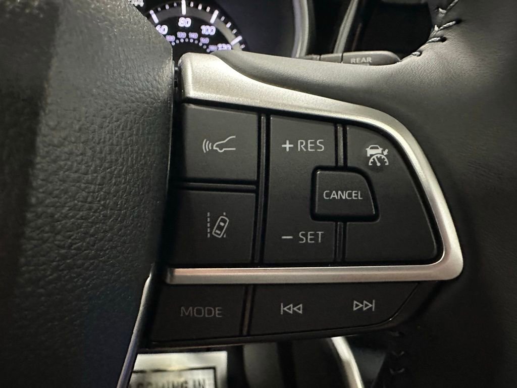 Used 2025 Toyota Highlander XLE AWD/4WD image 20
