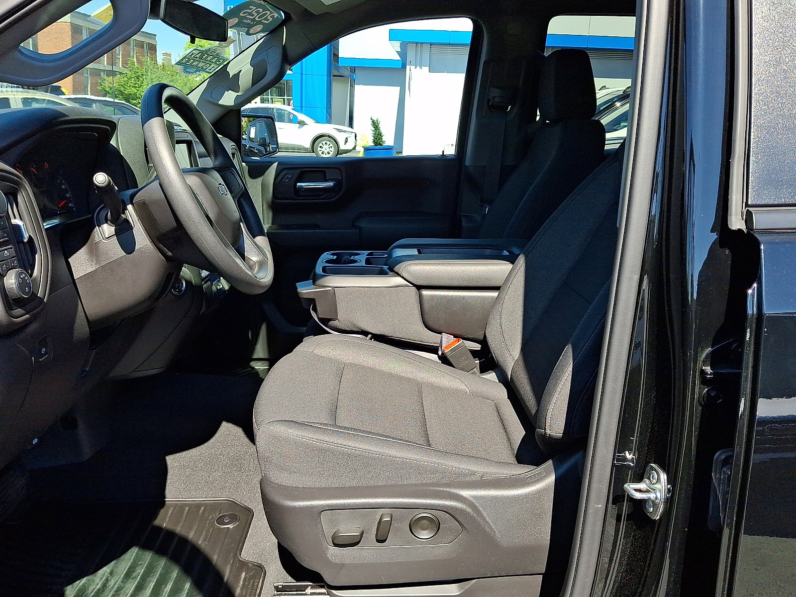 Used 2025 Chevrolet Silverado 1500 Custom Trail Boss w/ Turbomax Blackout Package AWD/4WD image 15