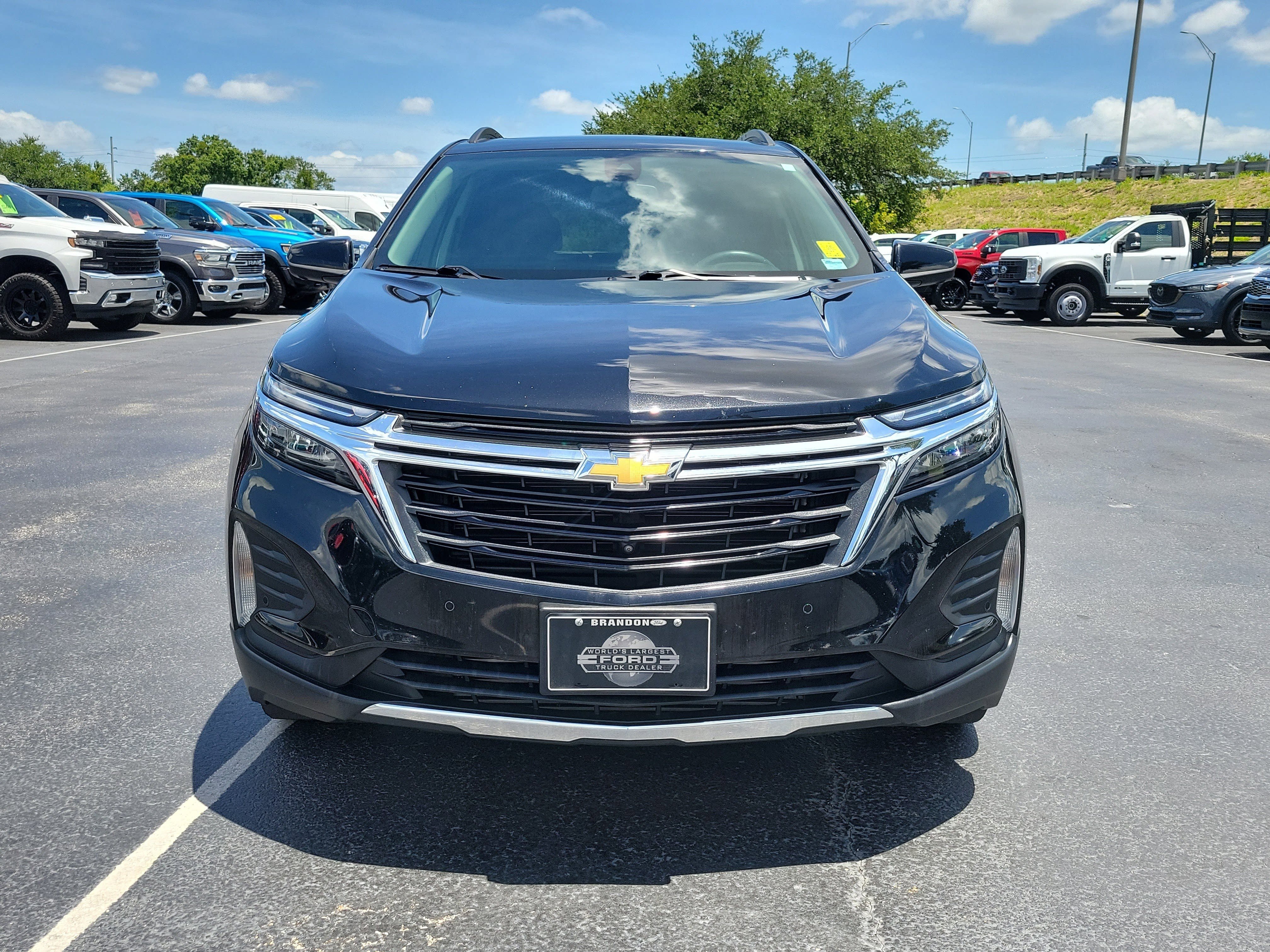 Used 2022 Chevrolet Equinox LT FWD image 2