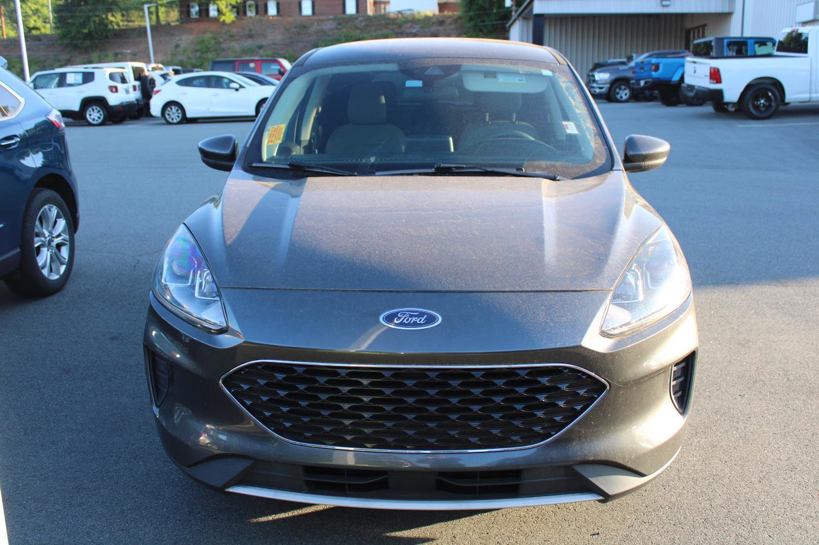 Used 2020 Ford Escape SE FWD image 2