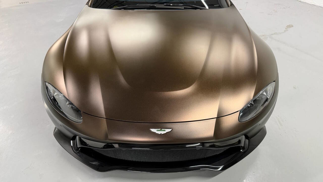 Used 2021 Aston Martin V8 Vantage Base 2dr Coupe image 28