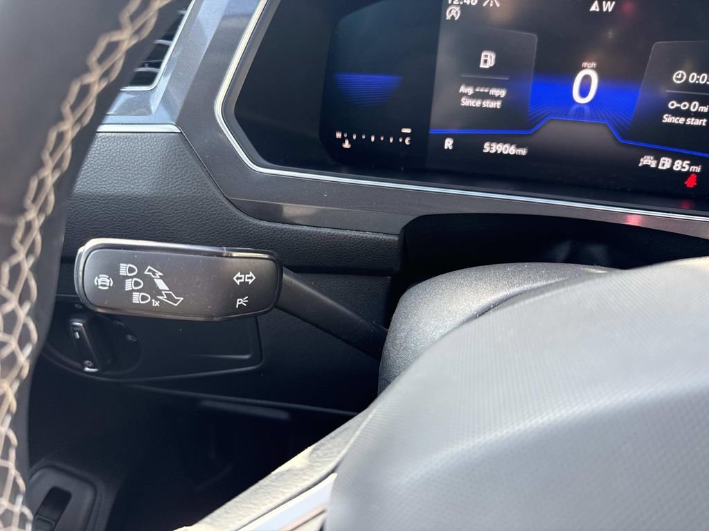 Used 2022 Volkswagen Tiguan SE image 33