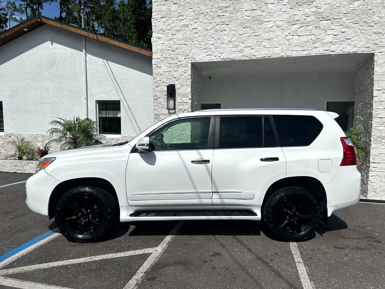 Used 2012 Lexus GX 460 w/ Comfort Plus Pkg image 2